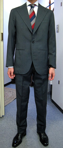 IMG: ワイドラペルのスーツ