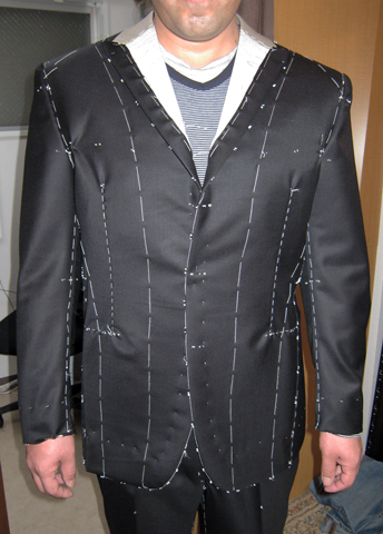 IMG: スーツの仮縫い
