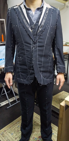 IMG: 鳩胸体の仮縫い。