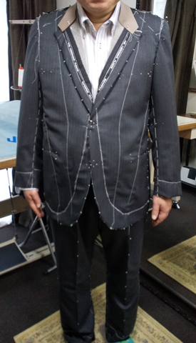 IMG: 仮縫いの調整。