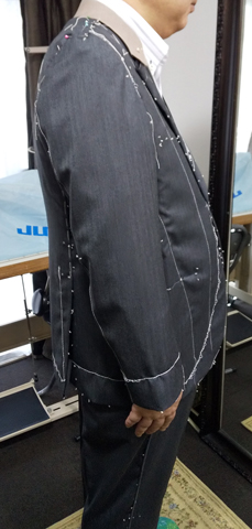 IMG: 仮縫いの調整。