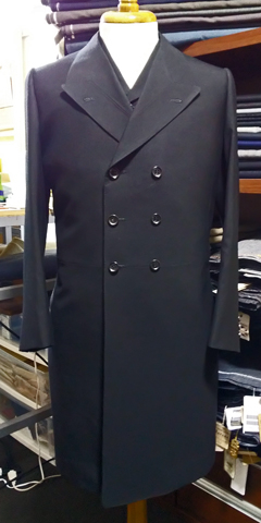 IMG: フロックコートの完成。