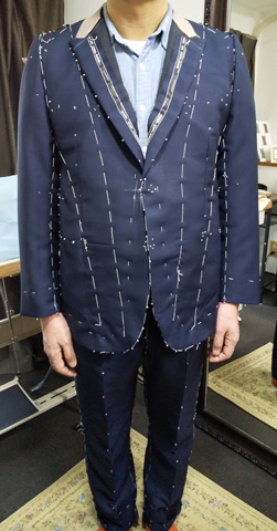 IMG: 厚身体の仮縫い。