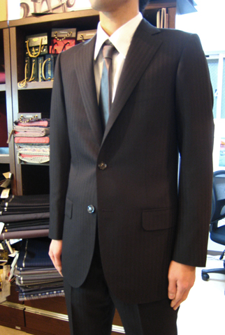 IMG: シャドウストライプのスーツ