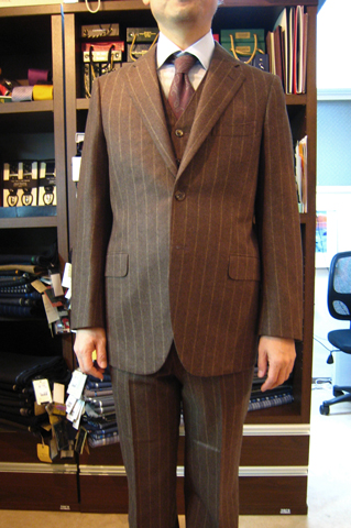 IMG: ブラウンのフランネルスーツ