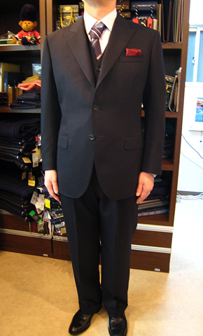 IMG: ネイビースーツ